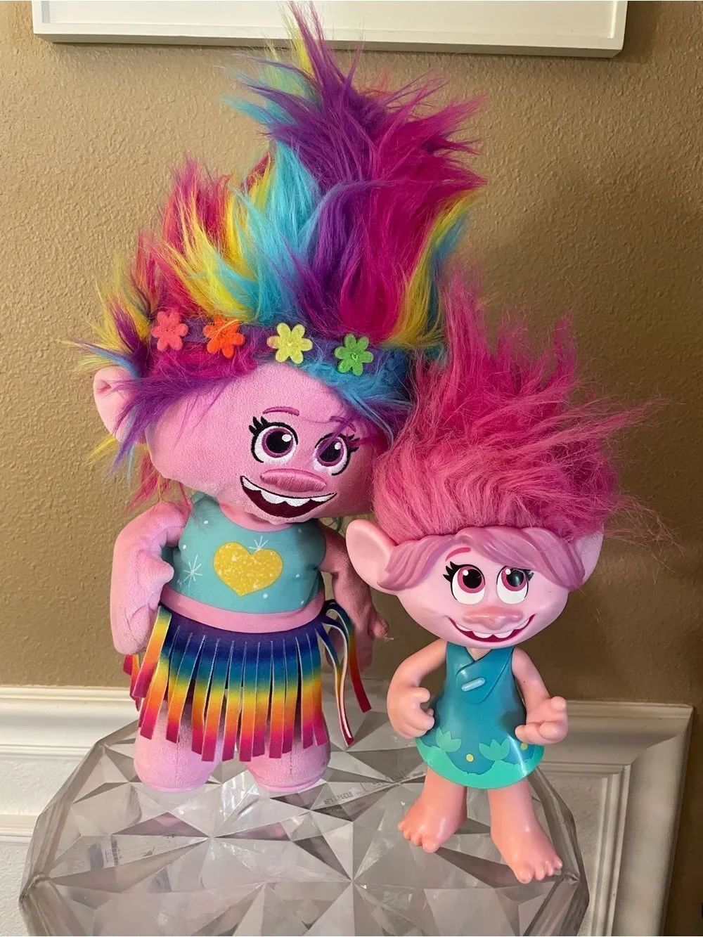 Dreamworks Singing Trolls Poppy Figures set of 2!
